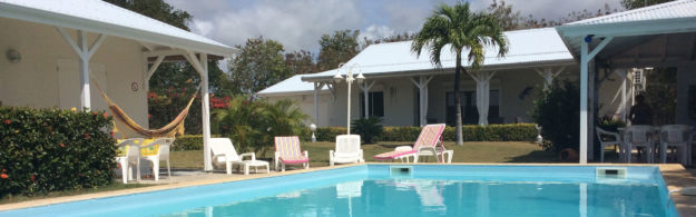 Bungalows & swimming-pool